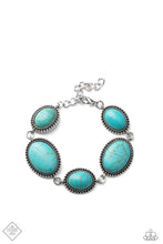 Load image into Gallery viewer, Simply Santa Fe December 2020 Fashion Fix.