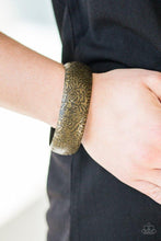 Load image into Gallery viewer, Garden Villa Brass Bracelet.
