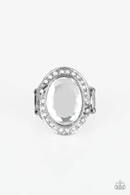 Load image into Gallery viewer, Queen Scene.
